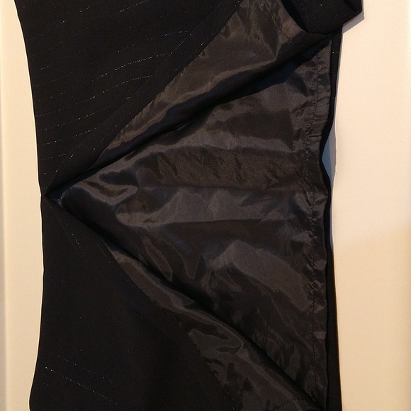 Vintage long black pinstripe skirt with a slit in the back - Picture 4 of 5